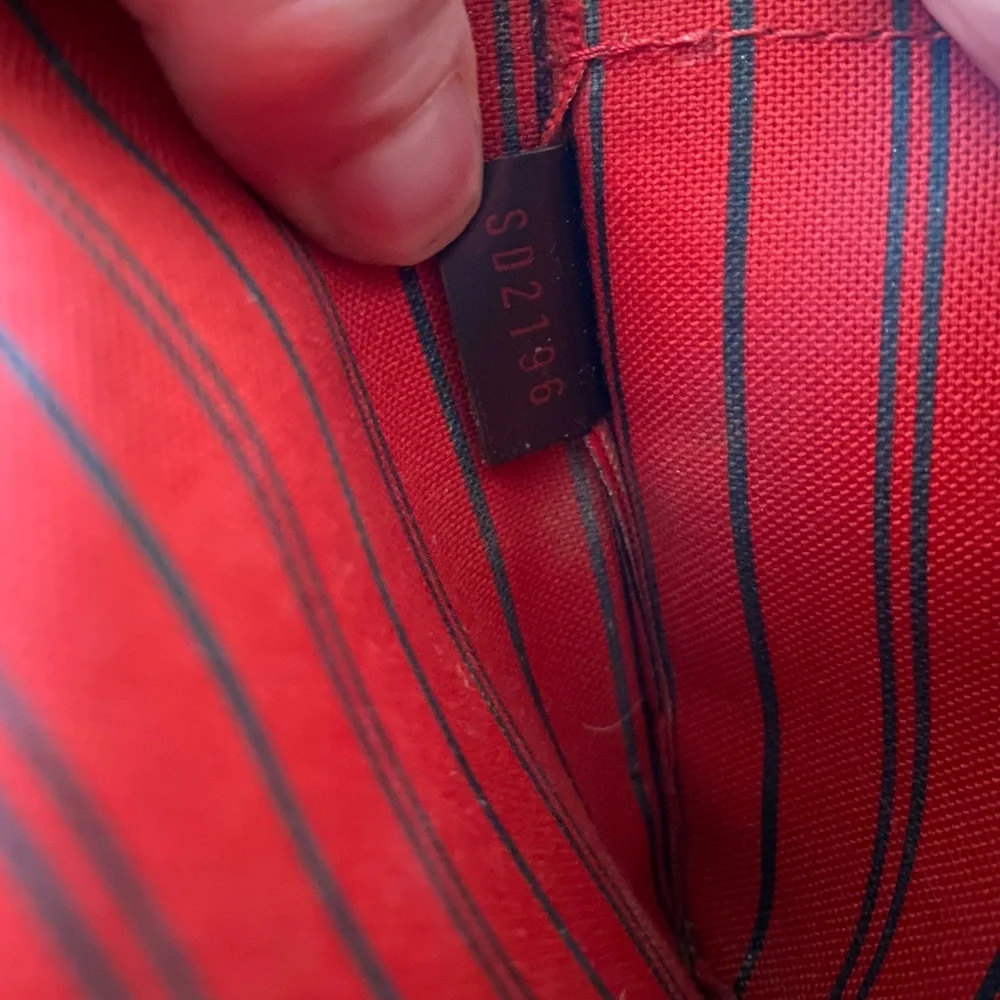 Louis Vuitton Neverfull GM Pouch - Picture 7 of 10